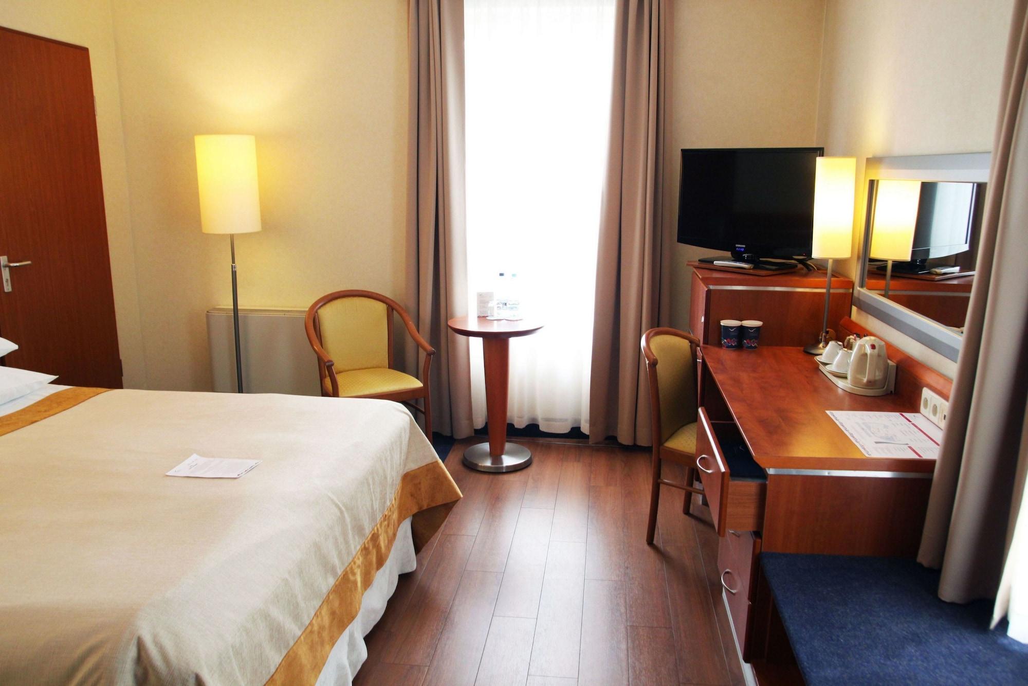 Hotel Nadmorski Гдиня Екстериор снимка