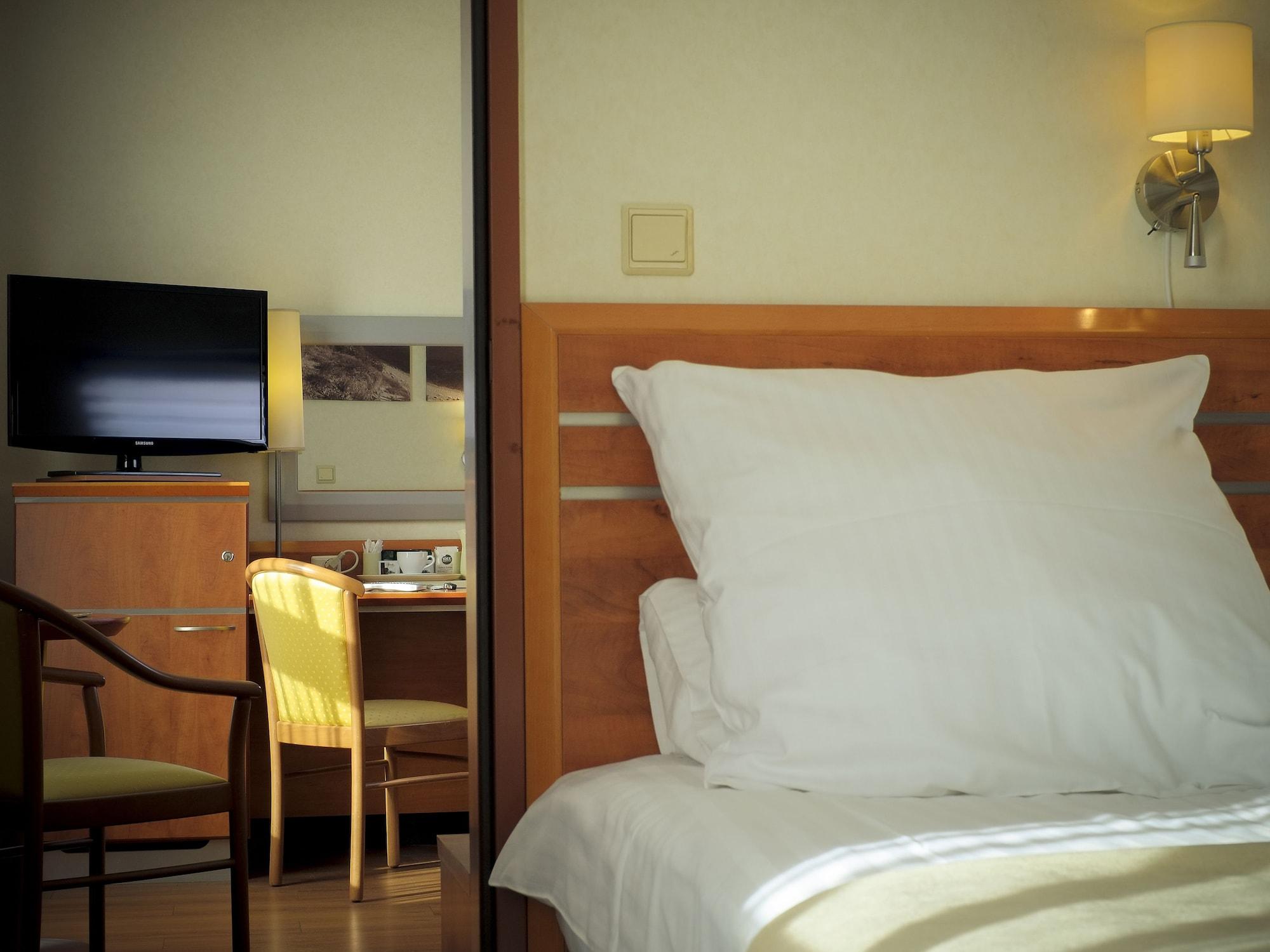 Hotel Nadmorski Гдиня Екстериор снимка