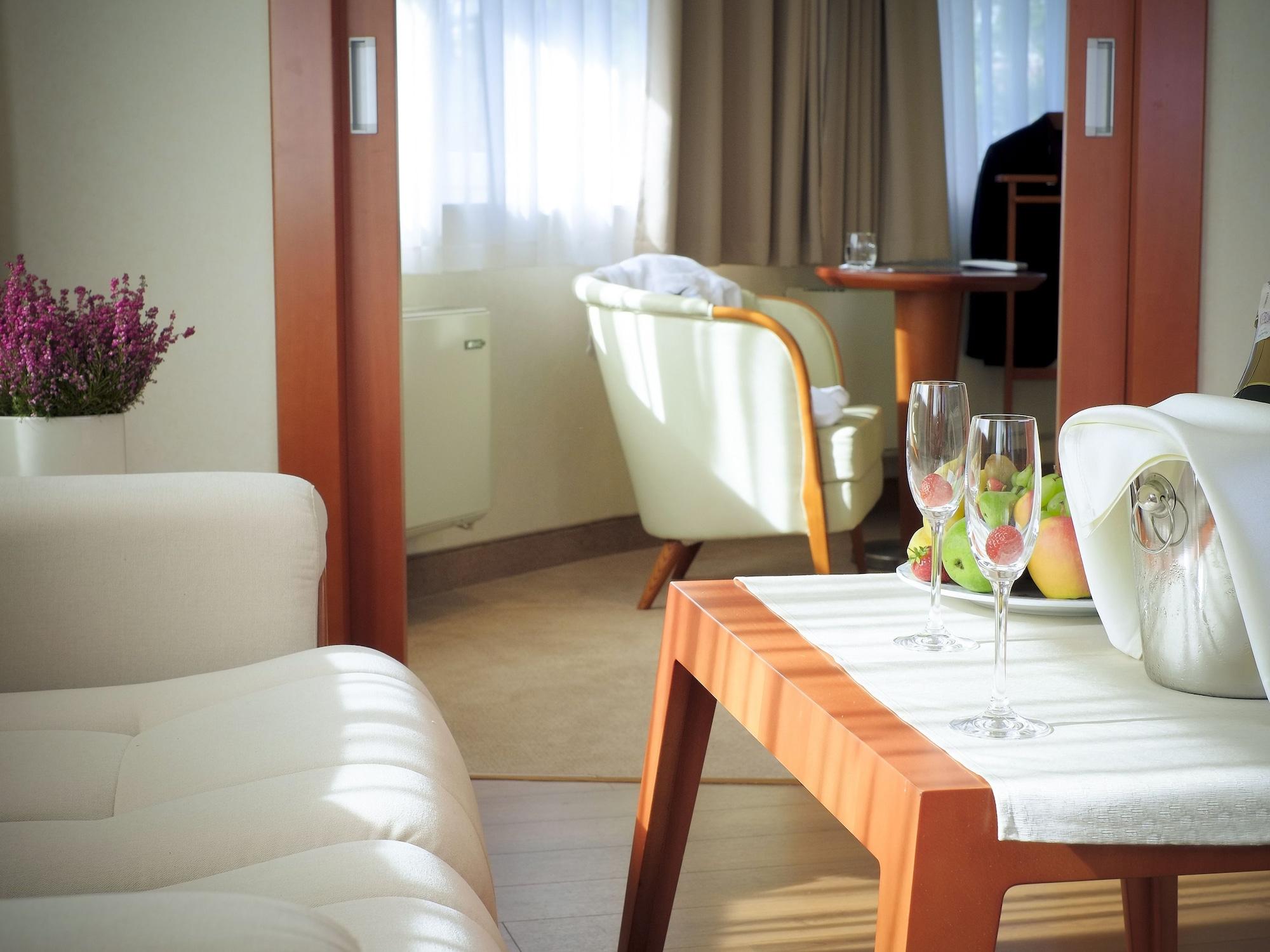 Hotel Nadmorski Гдиня Екстериор снимка