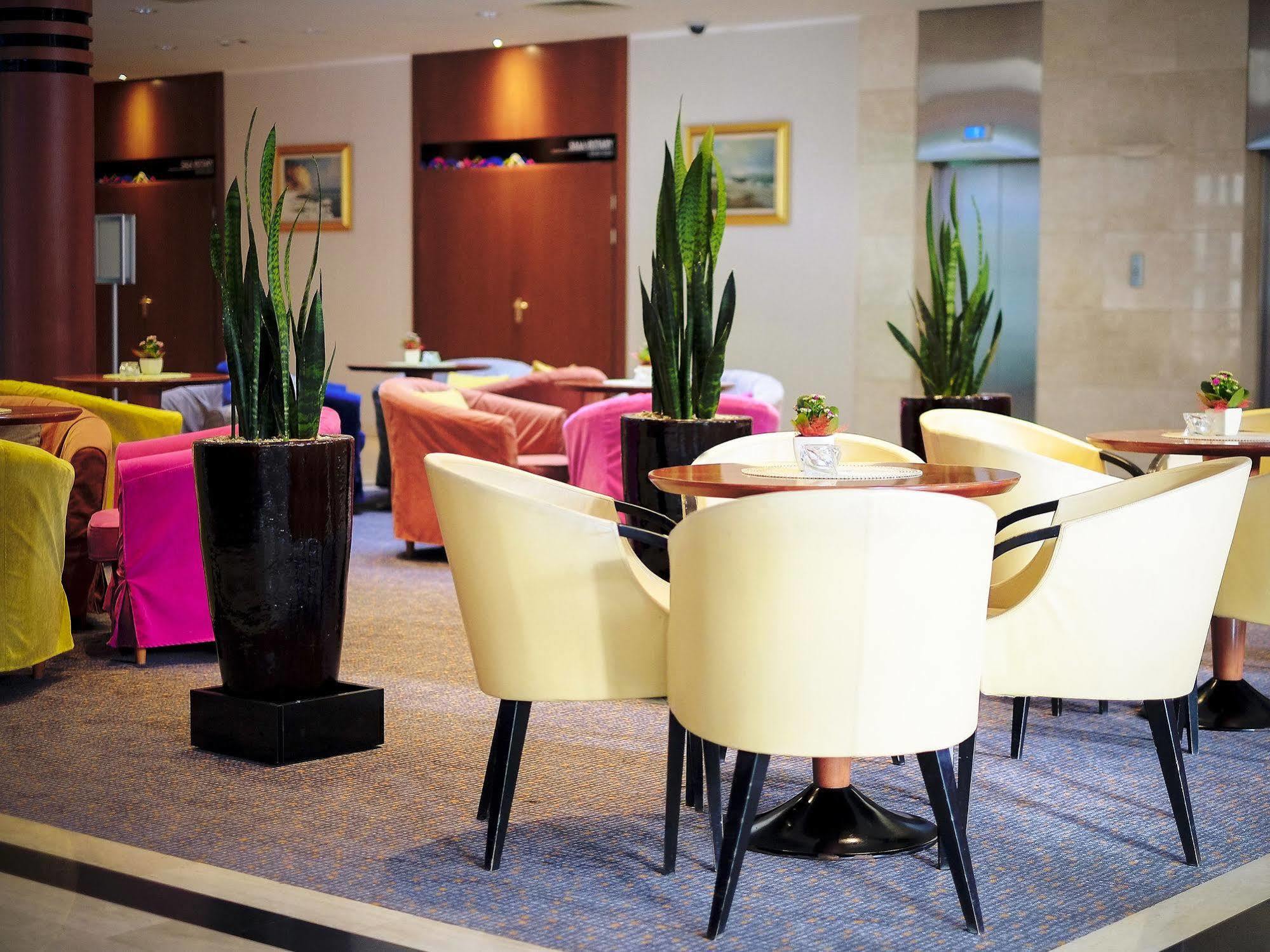 Hotel Nadmorski Гдиня Ресторант снимка