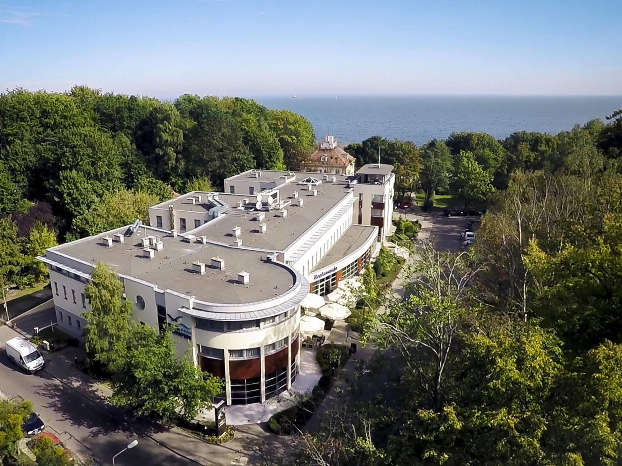 Hotel Nadmorski Гдиня Екстериор снимка